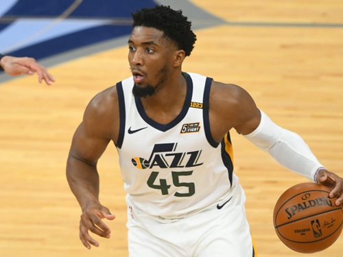 体育CBA：青岛男篮77-93不敌辽宁 遭遇两连败